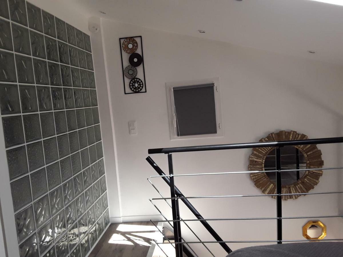 Yofanto Apartment Senas Exterior photo